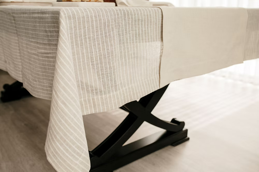 22 Maggio Istanbul Suolo Linen Tablecloth-Black adjustable stand on a textured surface with a neutral background