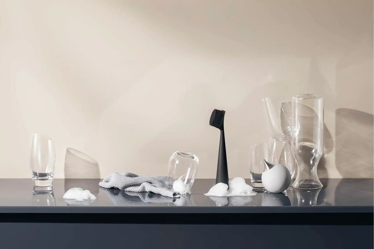 Dish brush black