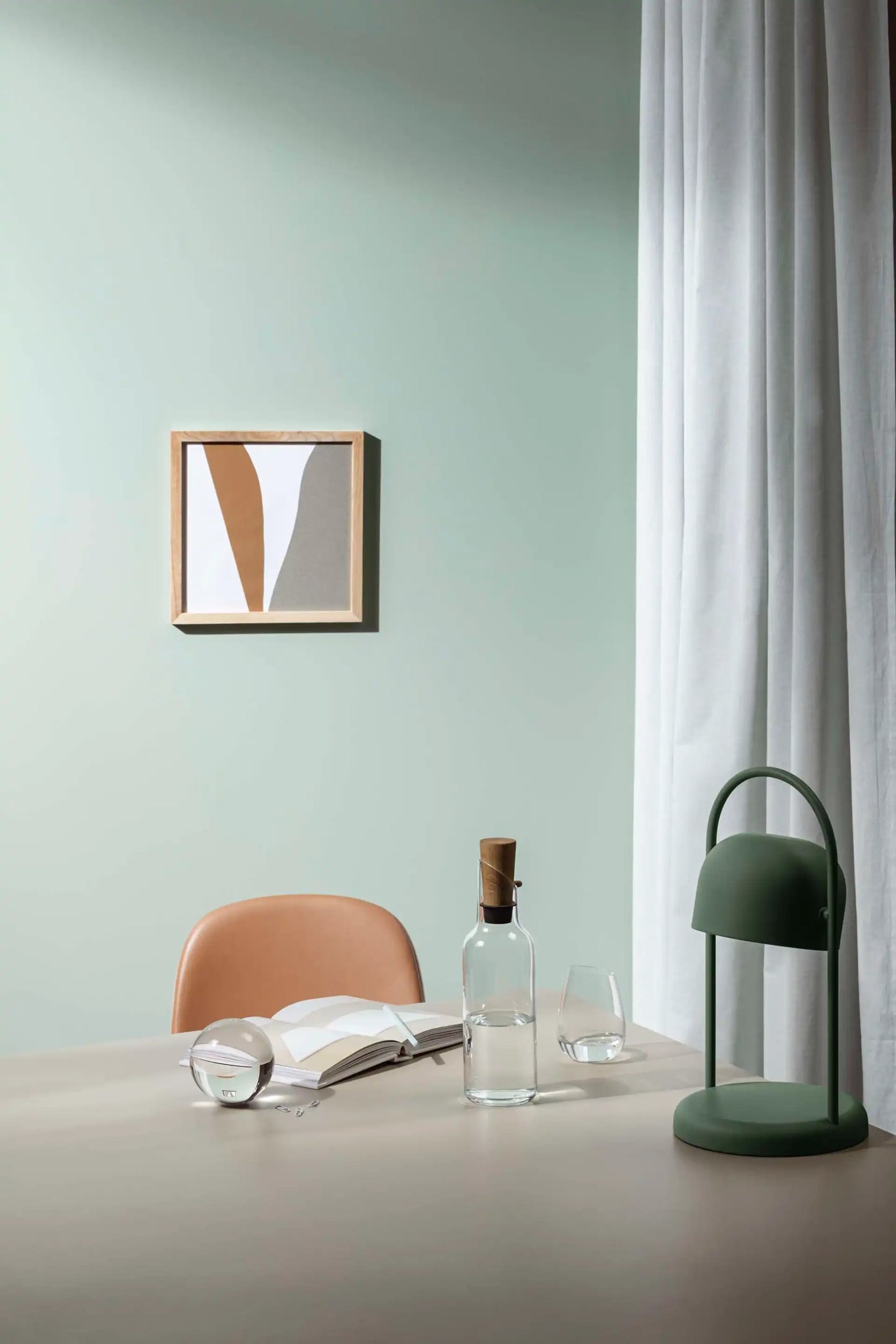 Glass carafe w/wood stopper