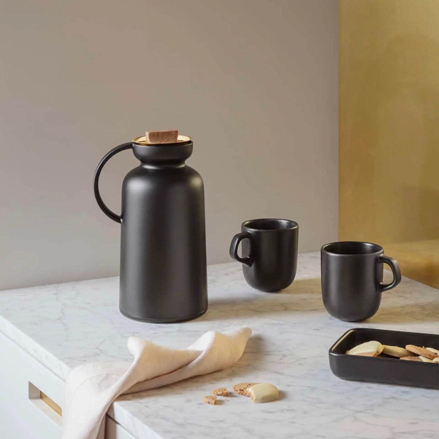 Silhouette Vaccum Jug