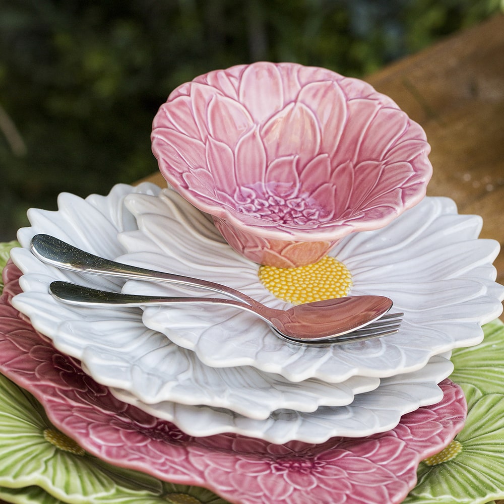 Bordallo Pinheiro Maria Flor Pink Dahlia Bowl, serving plates and bowl