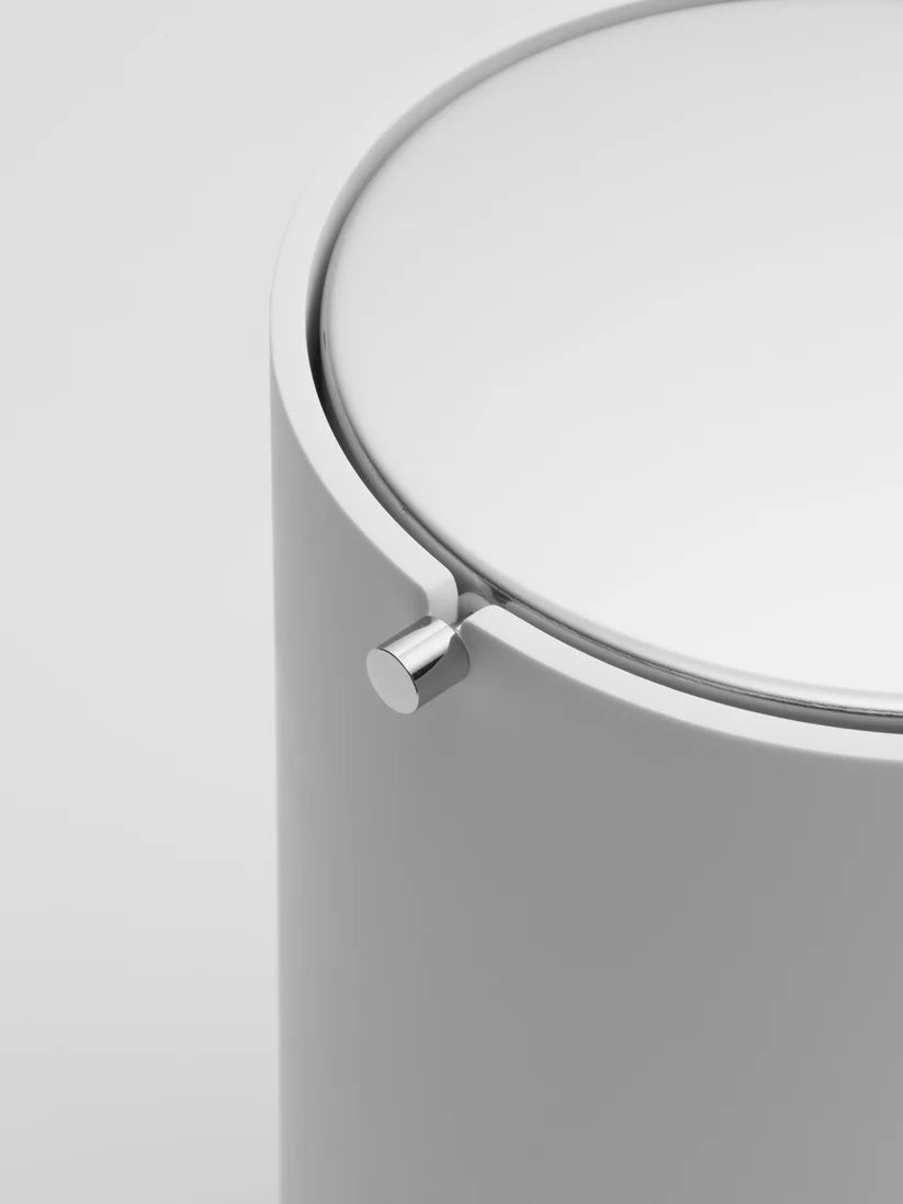 Bath Tub With a Hinged Lid