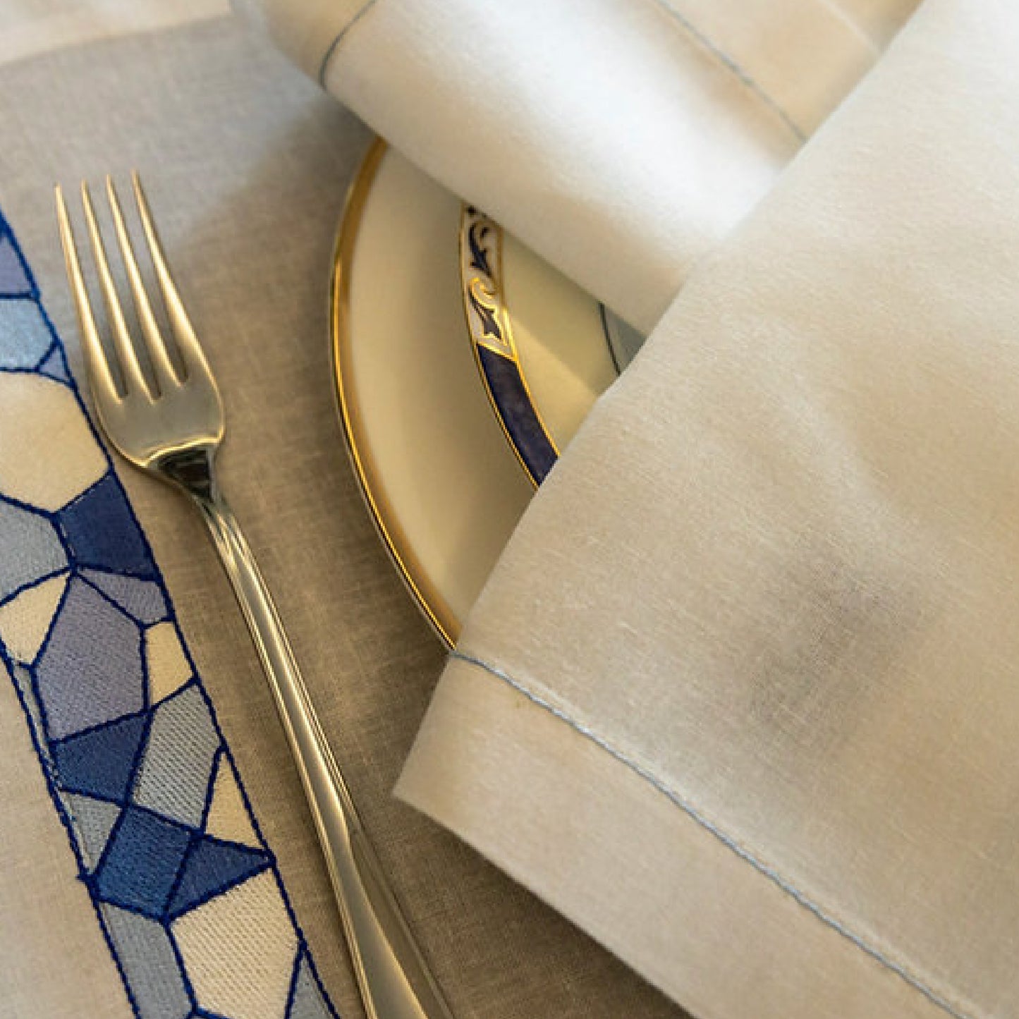 Dinner napkin, cloth napkin