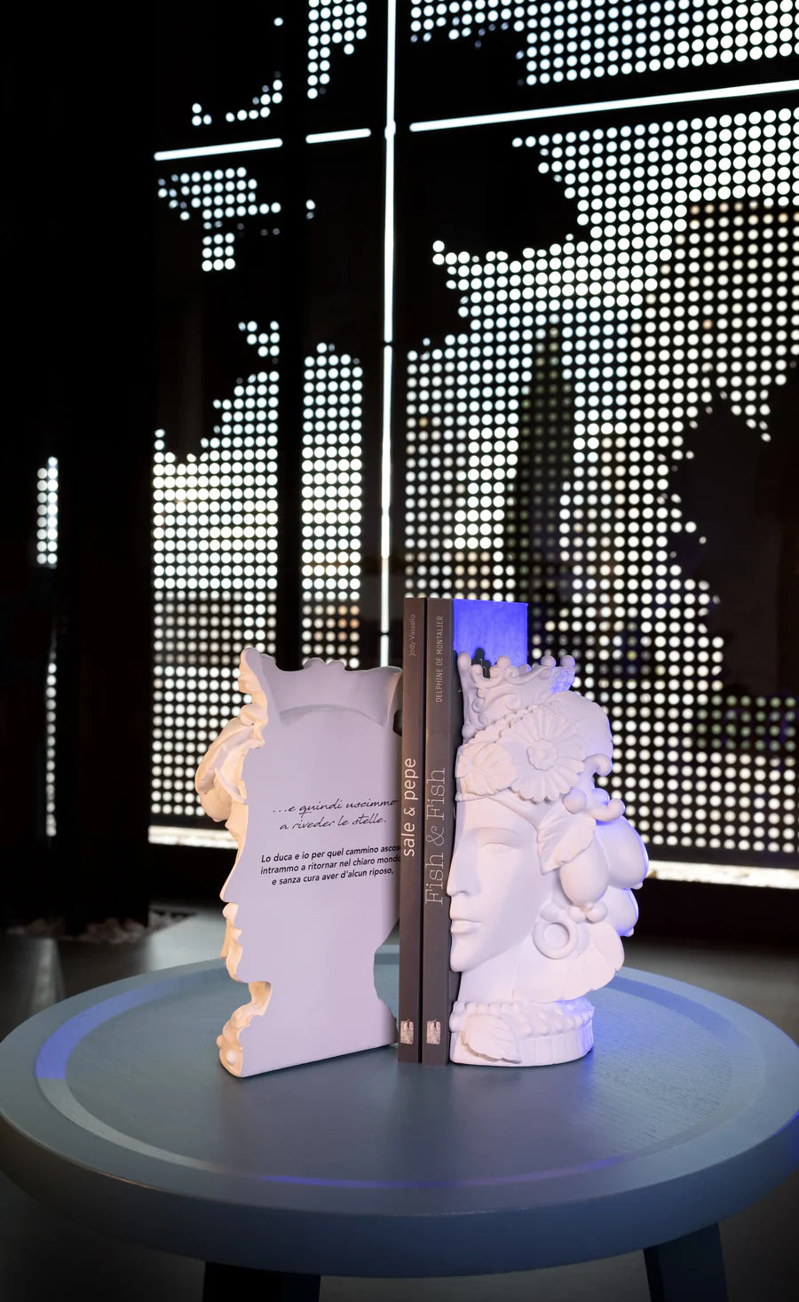 Teste Matte Double Face Sculpture