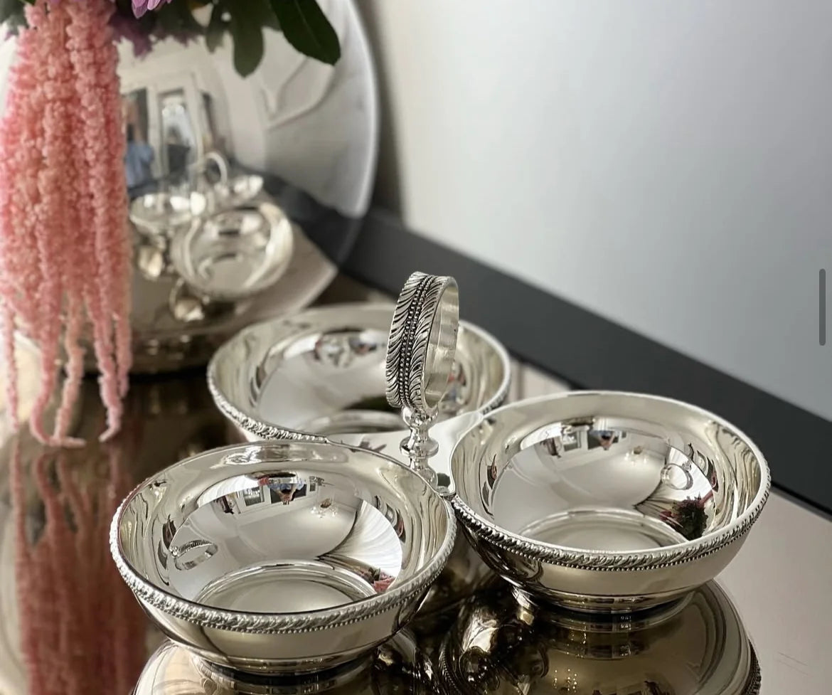 BRITISH MODEL 3 SNACK HOLDER