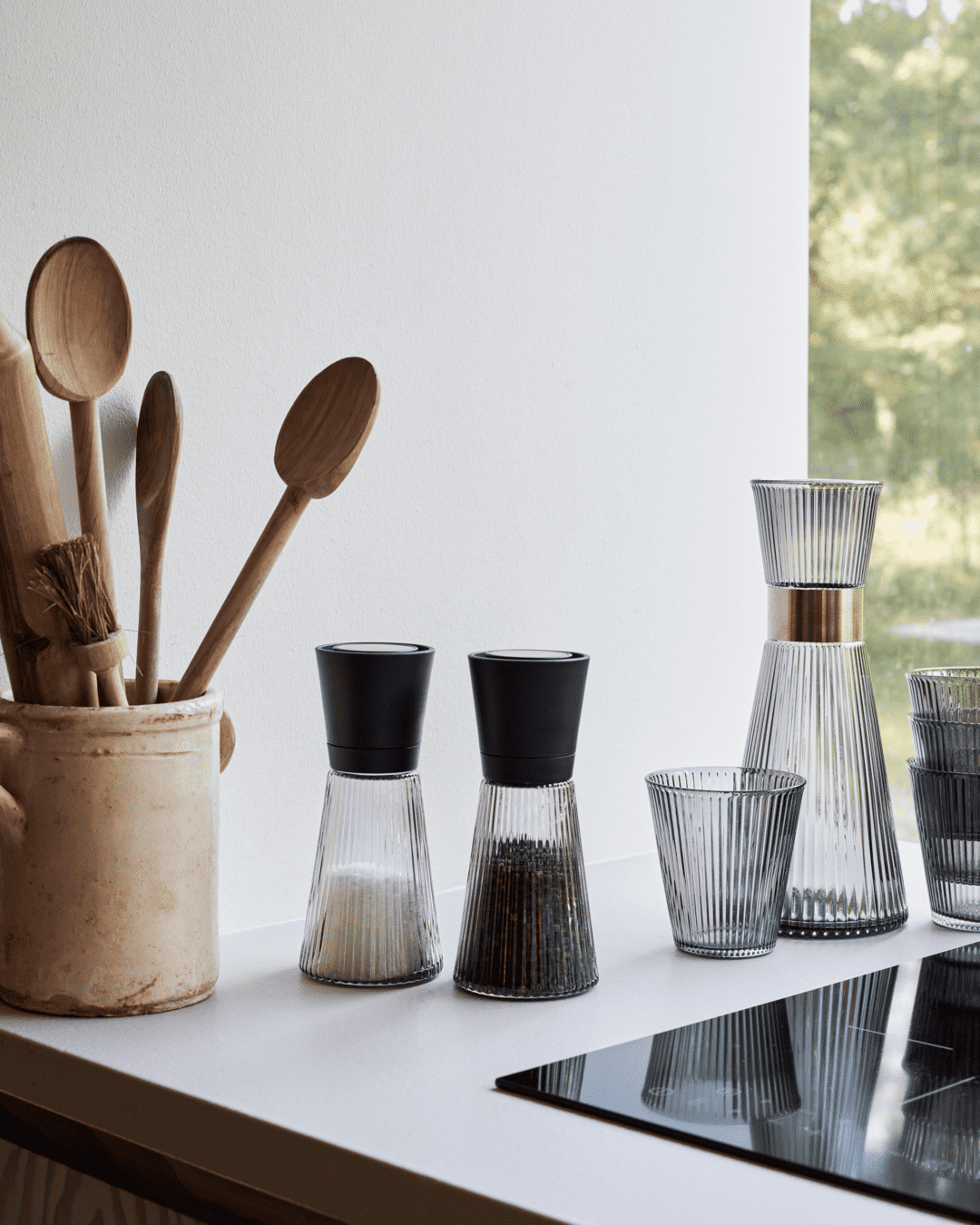 GC Nouveau Water carafe 1.0 l smoke