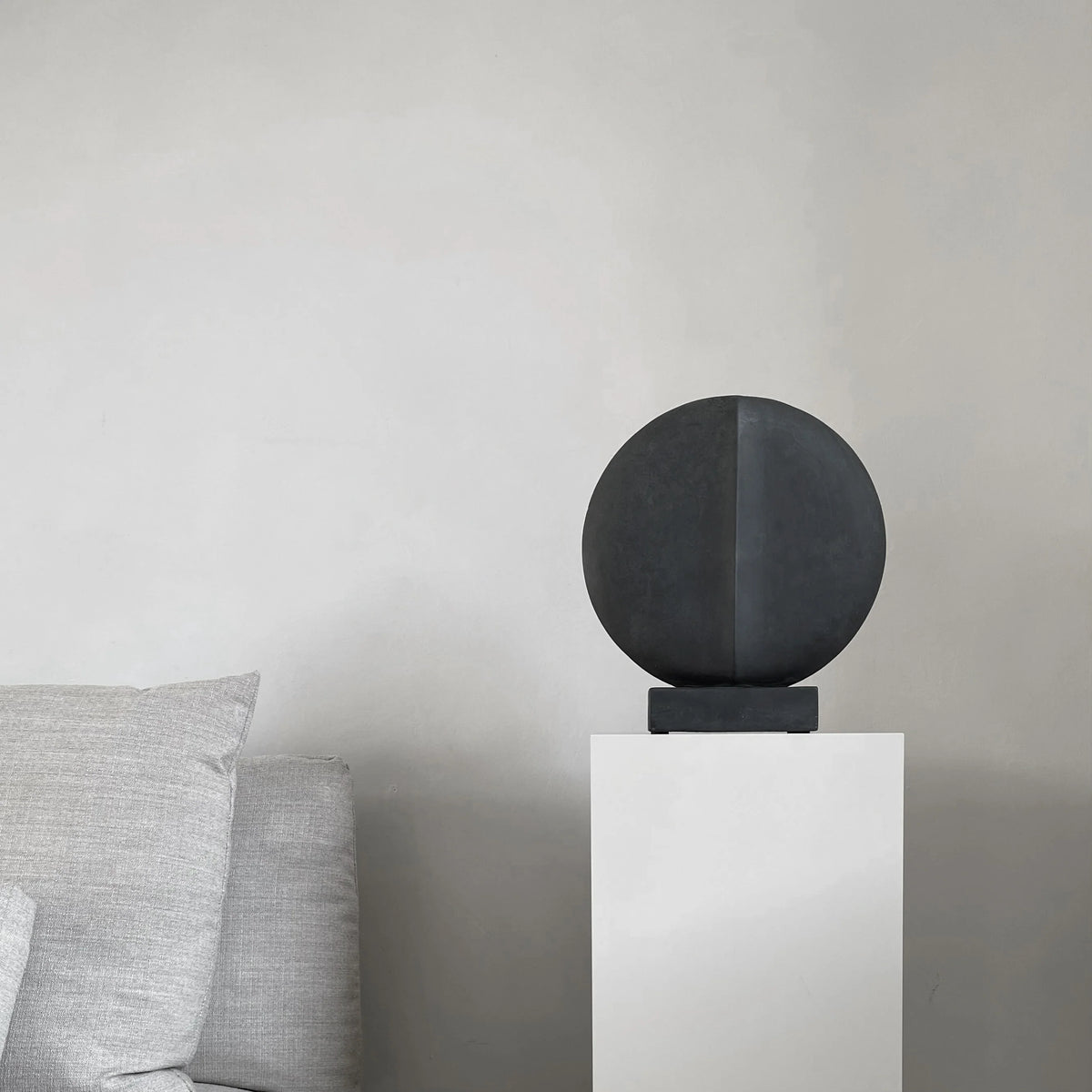 Guggenheim Vase, Mini Black