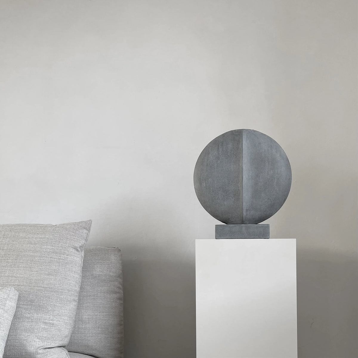 Guggenheim Vase, Mini Dark Grey