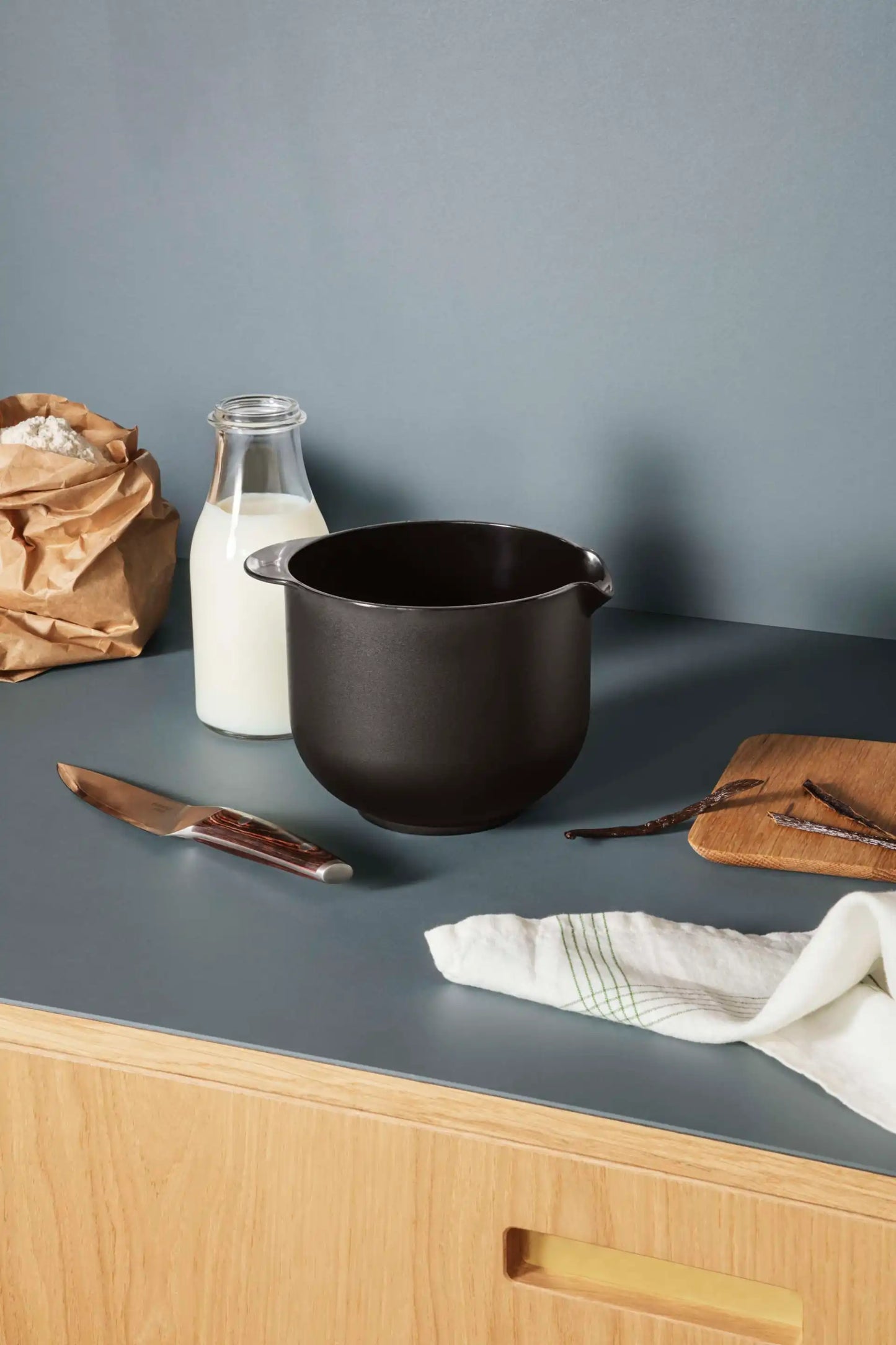 Eva mixing bowl 1.5l black