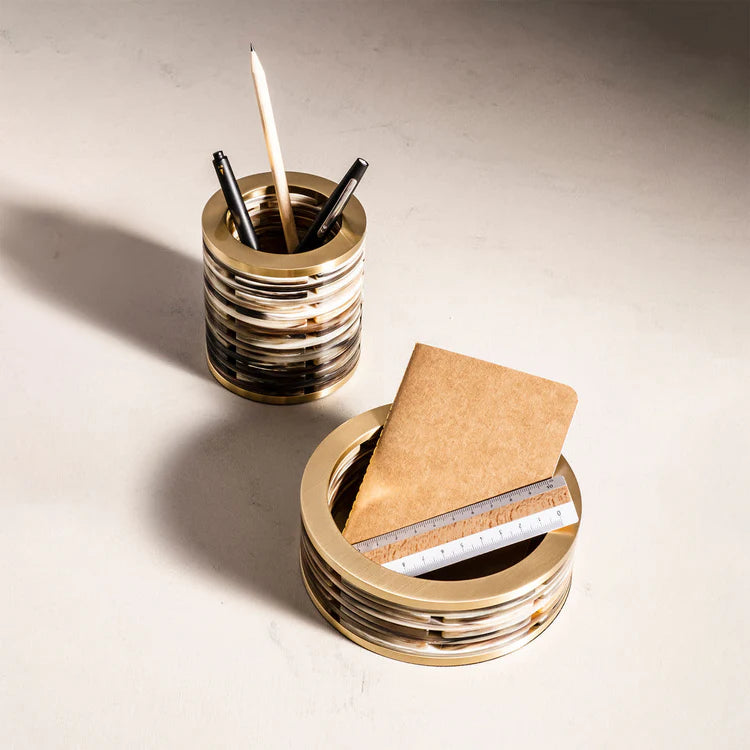 Round Pen Holder in Horn
