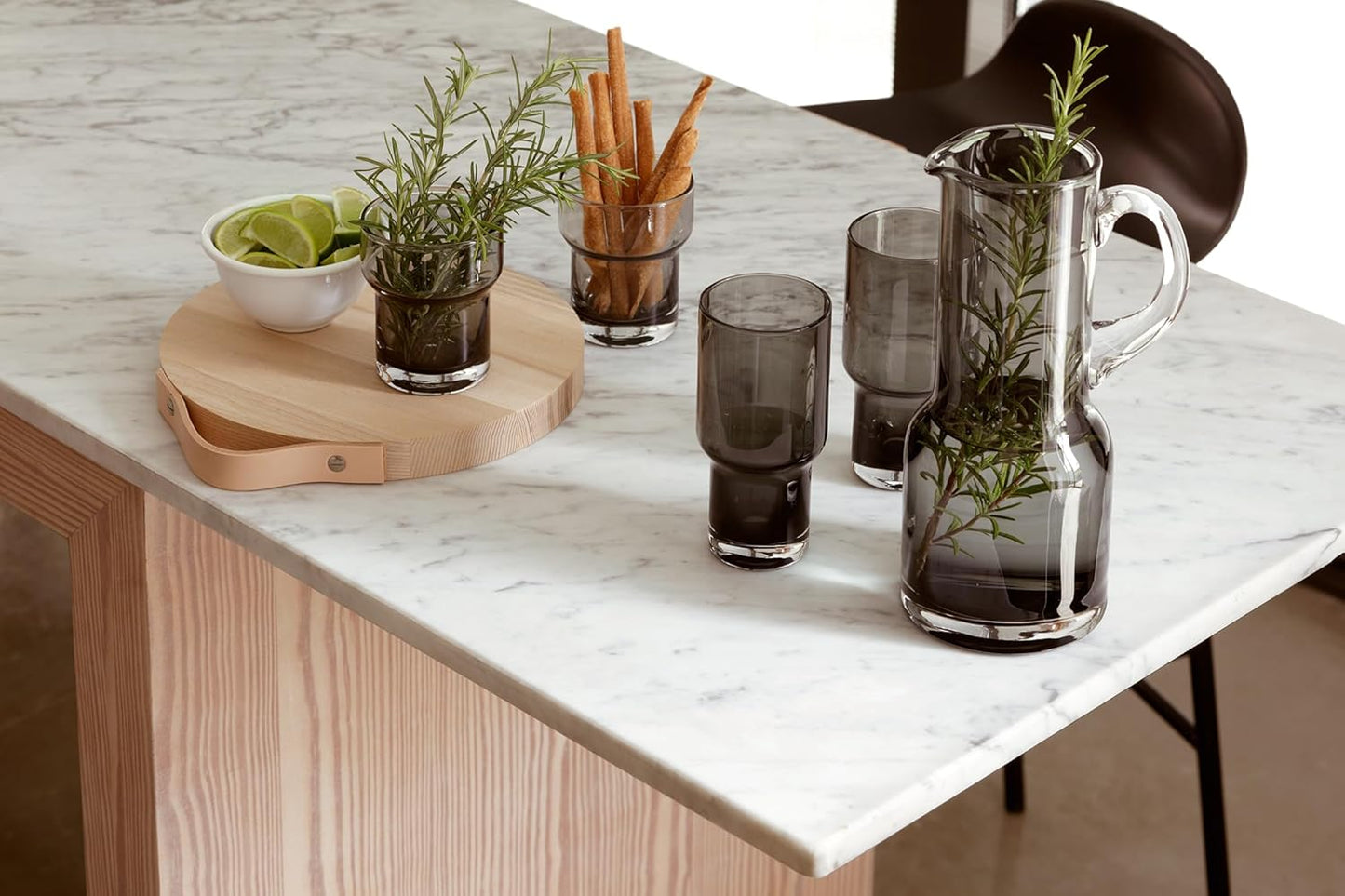 W114-01-250 Utility Board Ash & Leather Handle Ø25cm *