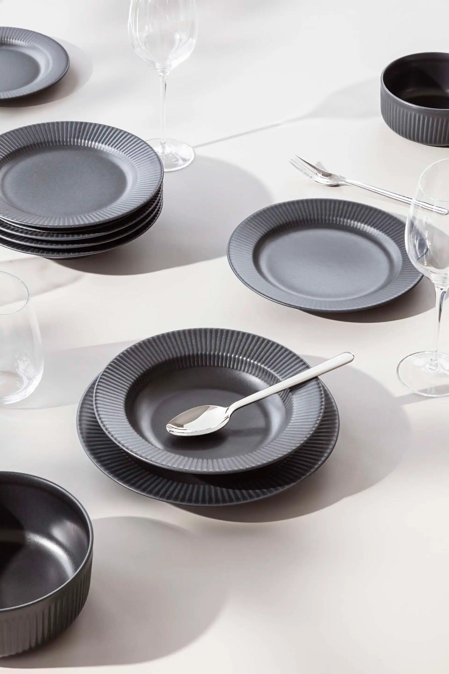 Legio Nova Black lunch plate