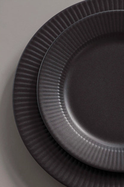 Legio Nova Black dinner plate