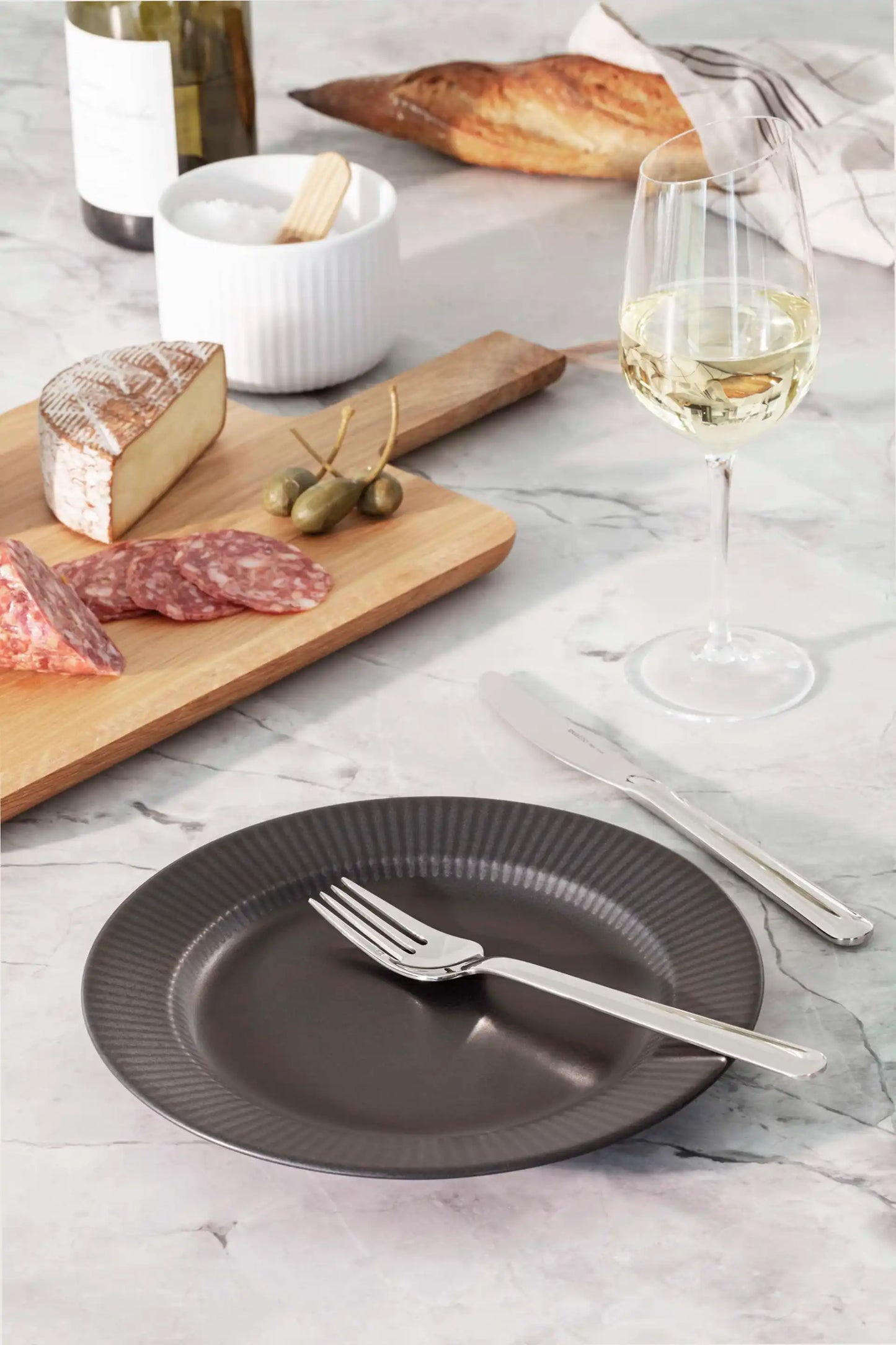 Legio Nova Black lunch plate