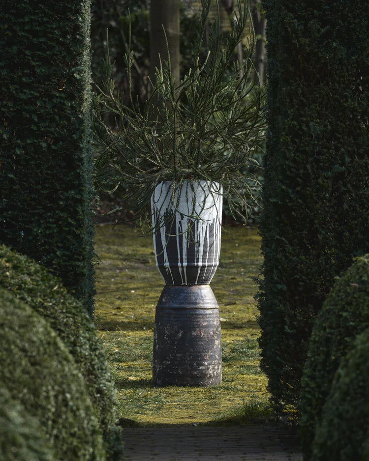 Planter 02 L - Off-White/Dark Brown Dune