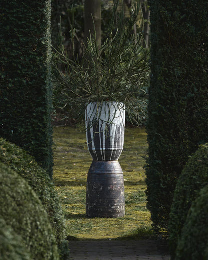 Planter 02 L - Off-White/Dark Brown Dune