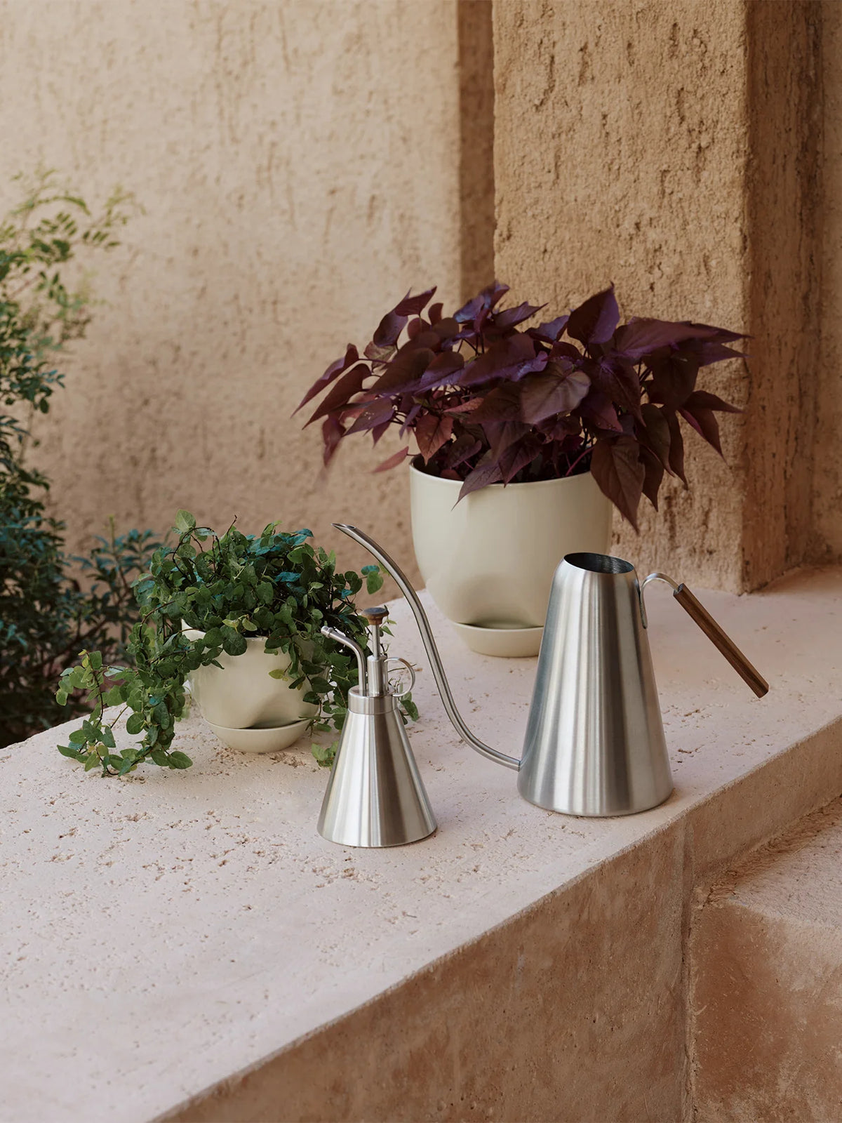 Hydrous Planter Ashen