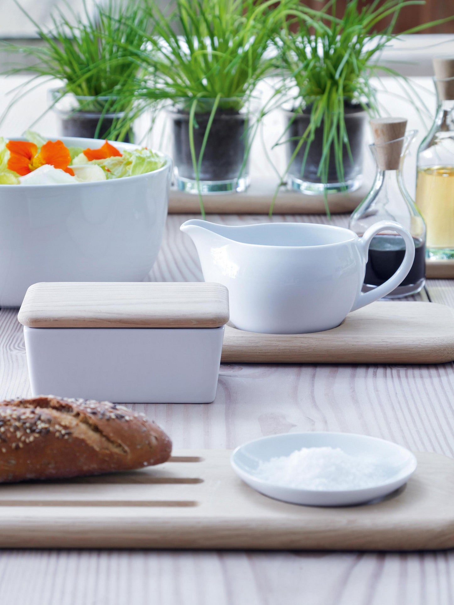 Dine Sauce Boat & Stand