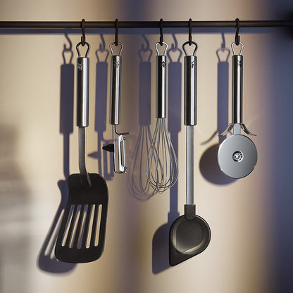 Profi Plus Pizza Cutter-kitchen utensil-Set of kitchen utensils hanging on a magnetic strip against a gradient background