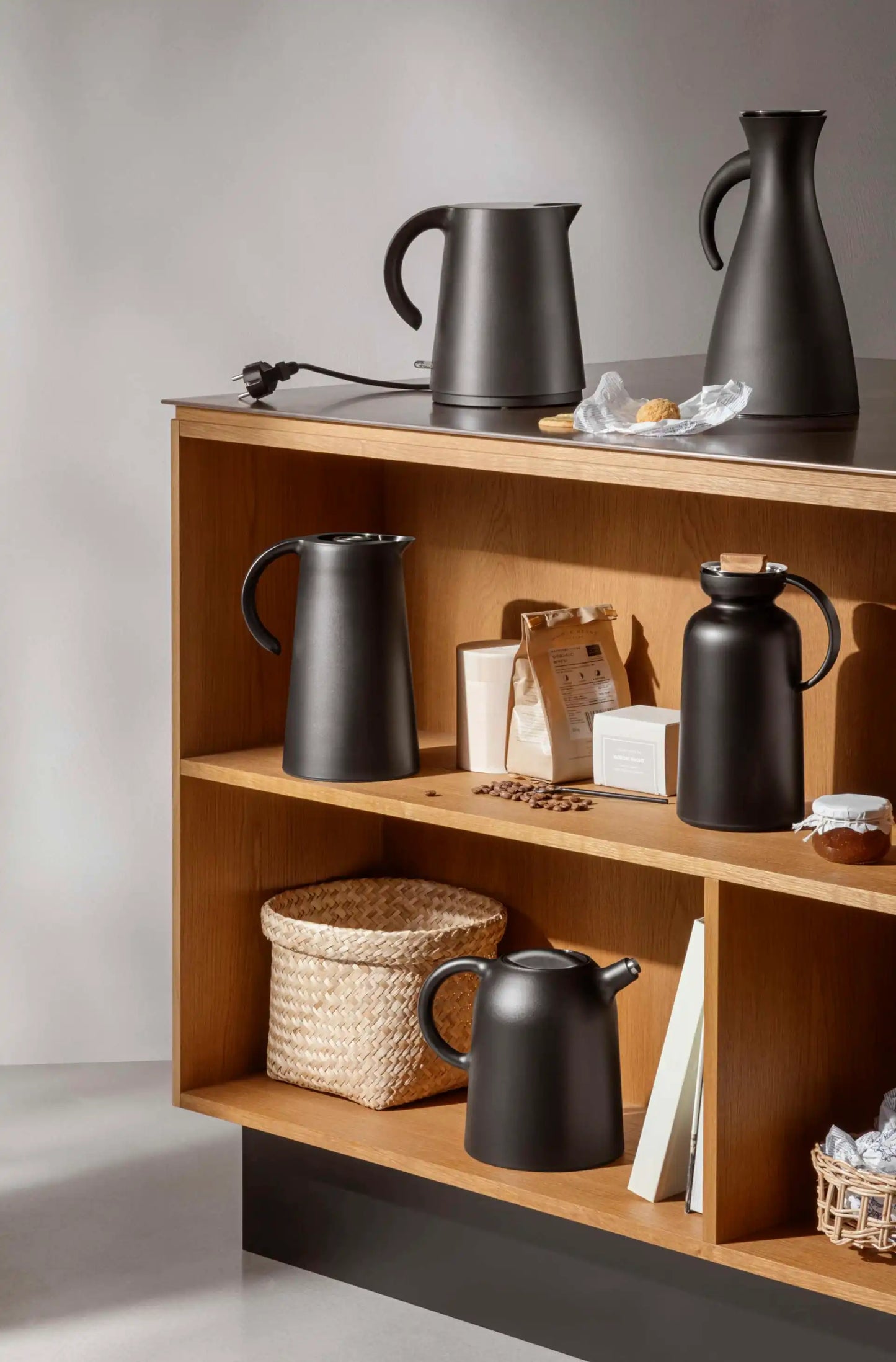 Silhouette vaccum jug 1l black