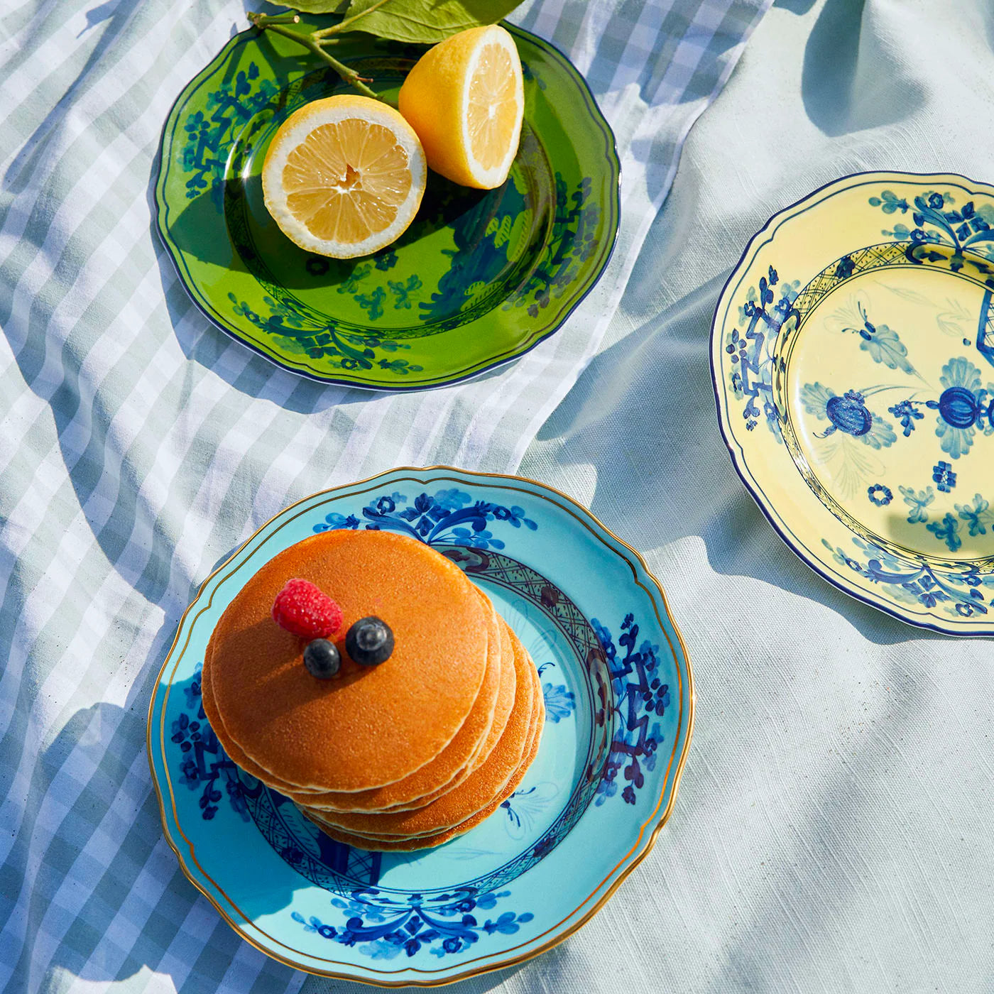 Oriente Italiano Iris Cake Plate